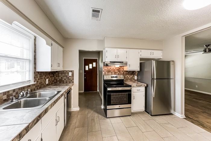 3928 Croydon Rd - Photo 5 of 11