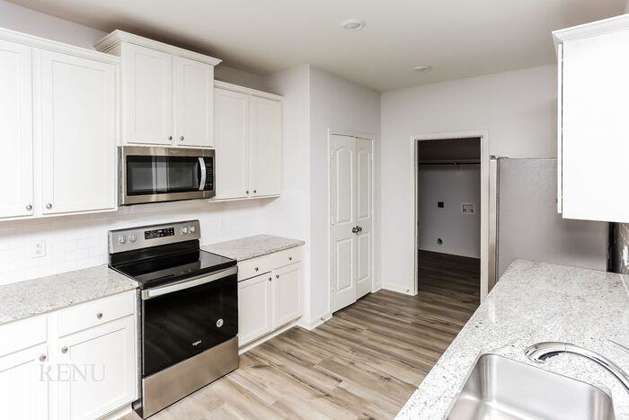 1101 Wheatfield Ln - Photo 4 of 26