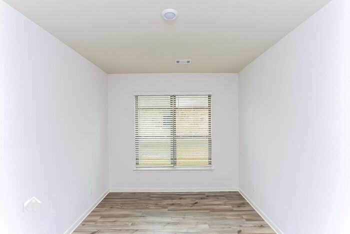 1101 Wheatfield Ln - Photo 7 of 26