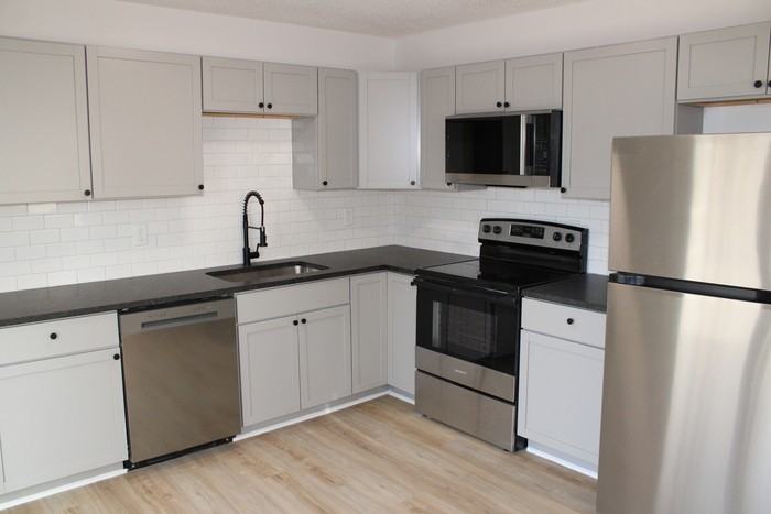 9604 Wallace Ave - Photo 4 of 24