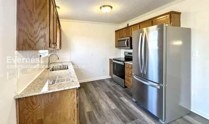 1021 Se Steeple Dr - Photo 3 of 25