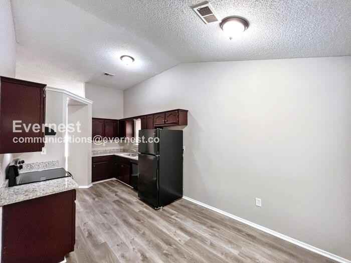 7594 Iris Dr - Photo 4 of 19