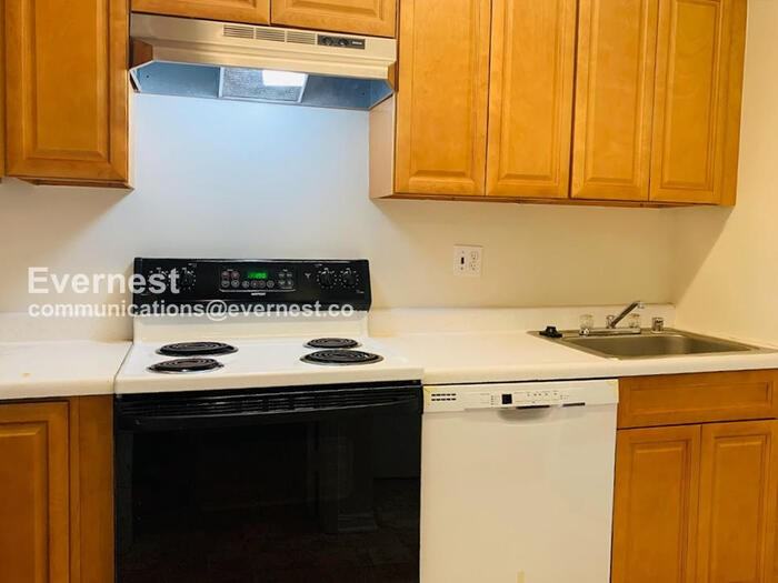 9713 Hagel Cir #B - Photo 3 of 13