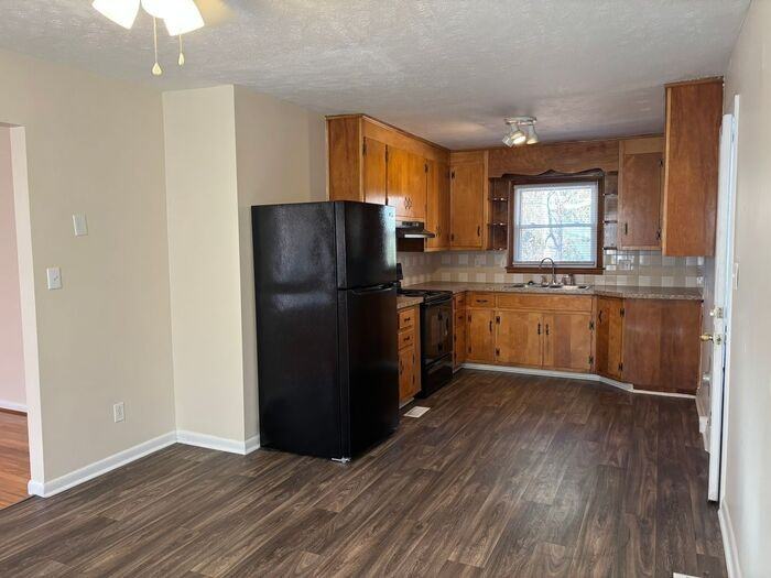 7530 Decatur Dr - Photo 5 of 12