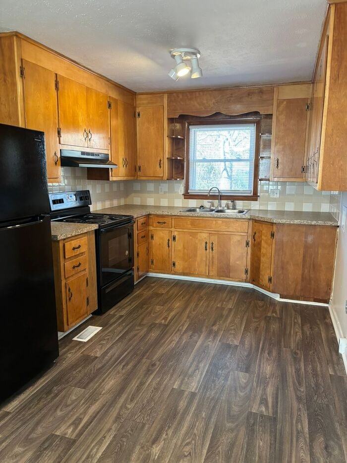 7530 Decatur Dr - Photo 7 of 12