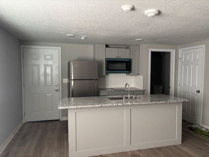 1802 S Pine St #2 - Photo 2 of 3