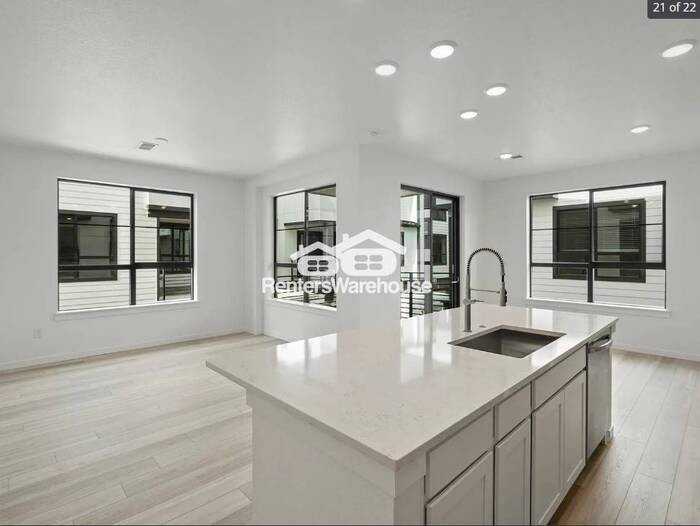 2056 S Holly St #4 - Photo 3 of 17