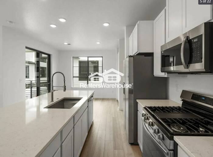 2056 S Holly St #4 - Photo 4 of 17