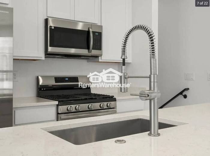 2056 S Holly St #4 - Photo 5 of 17