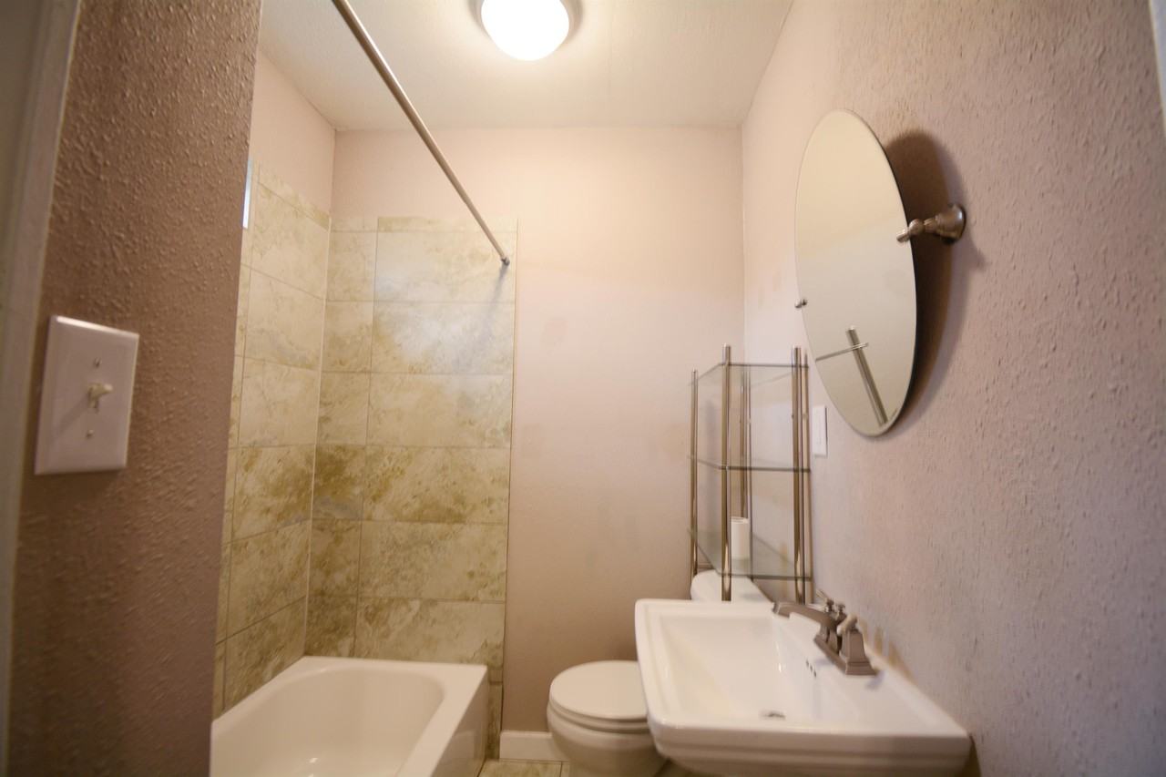 407 N Chappell Hill St #1 - Photo 5 of 21