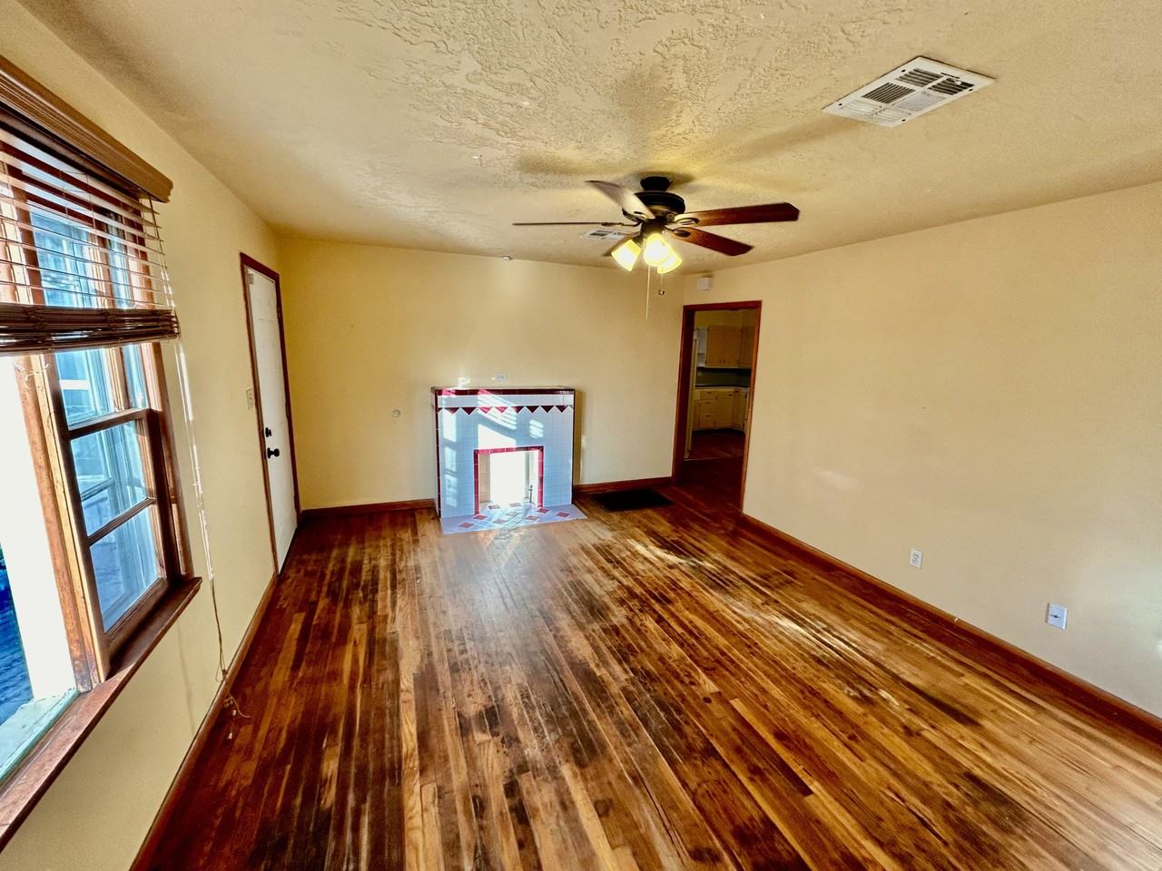 428 W 8th St #1 - Photo 3 of 12