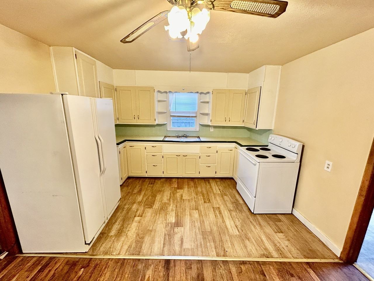 428 W 8th St #1 - Photo 4 of 12