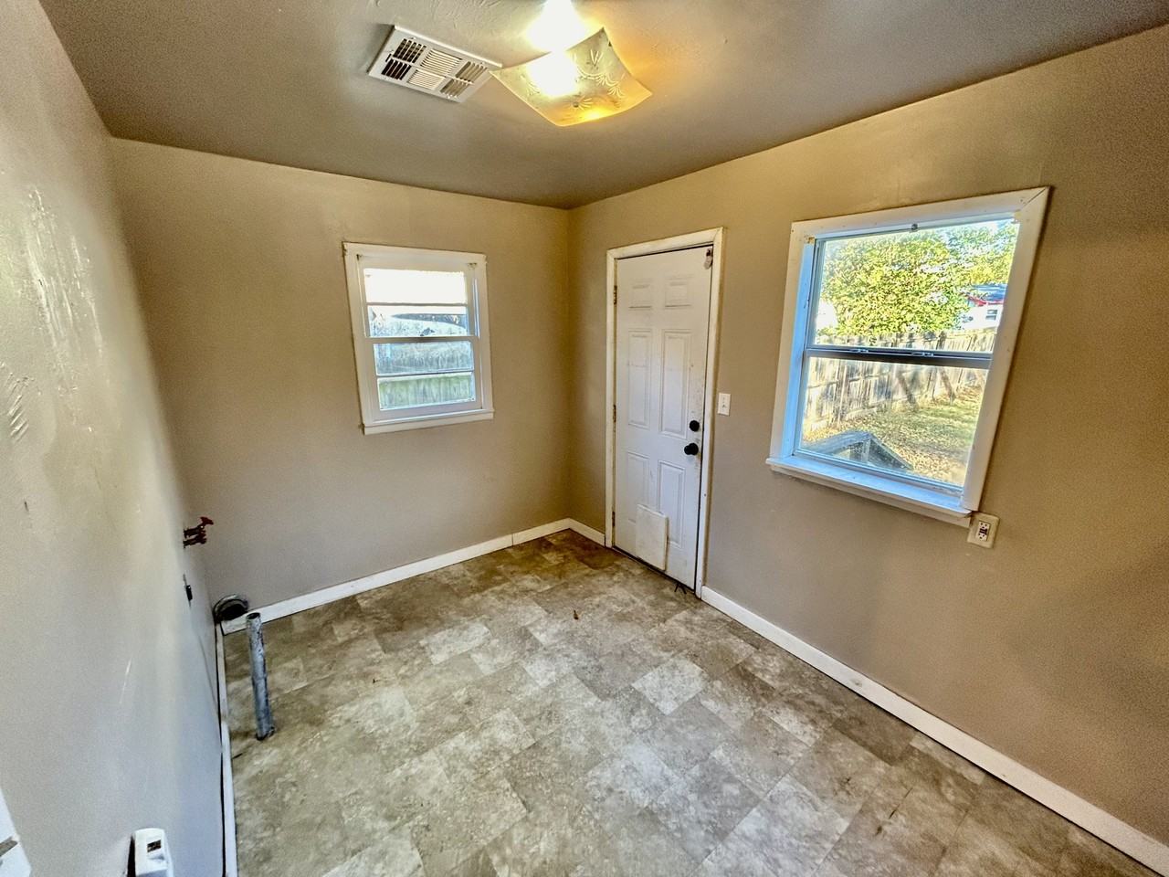 428 W 8th St #1 - Photo 5 of 12