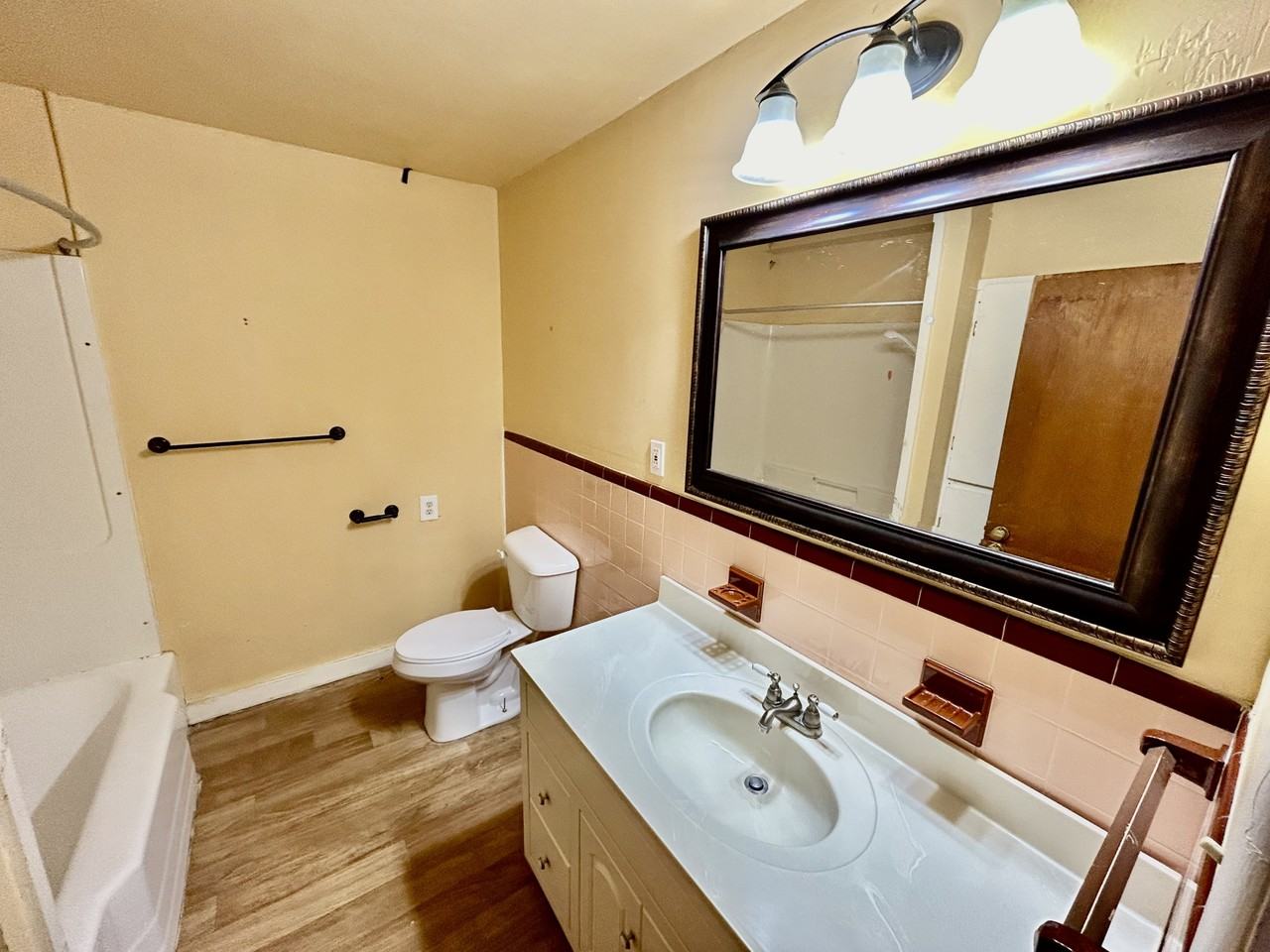 428 W 8th St #1 - Photo 7 of 12