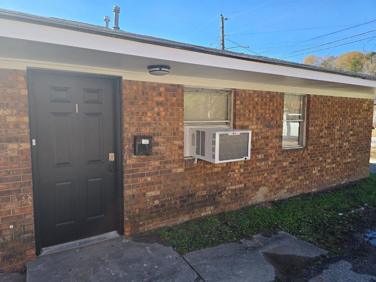 782 Terminal Ct - Photo 3 of 7