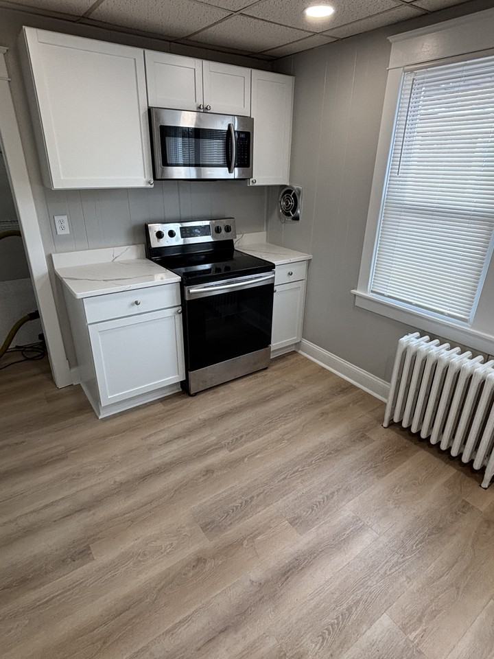 6 1/2 Lorewood Ave #A - Photo 2 of 8