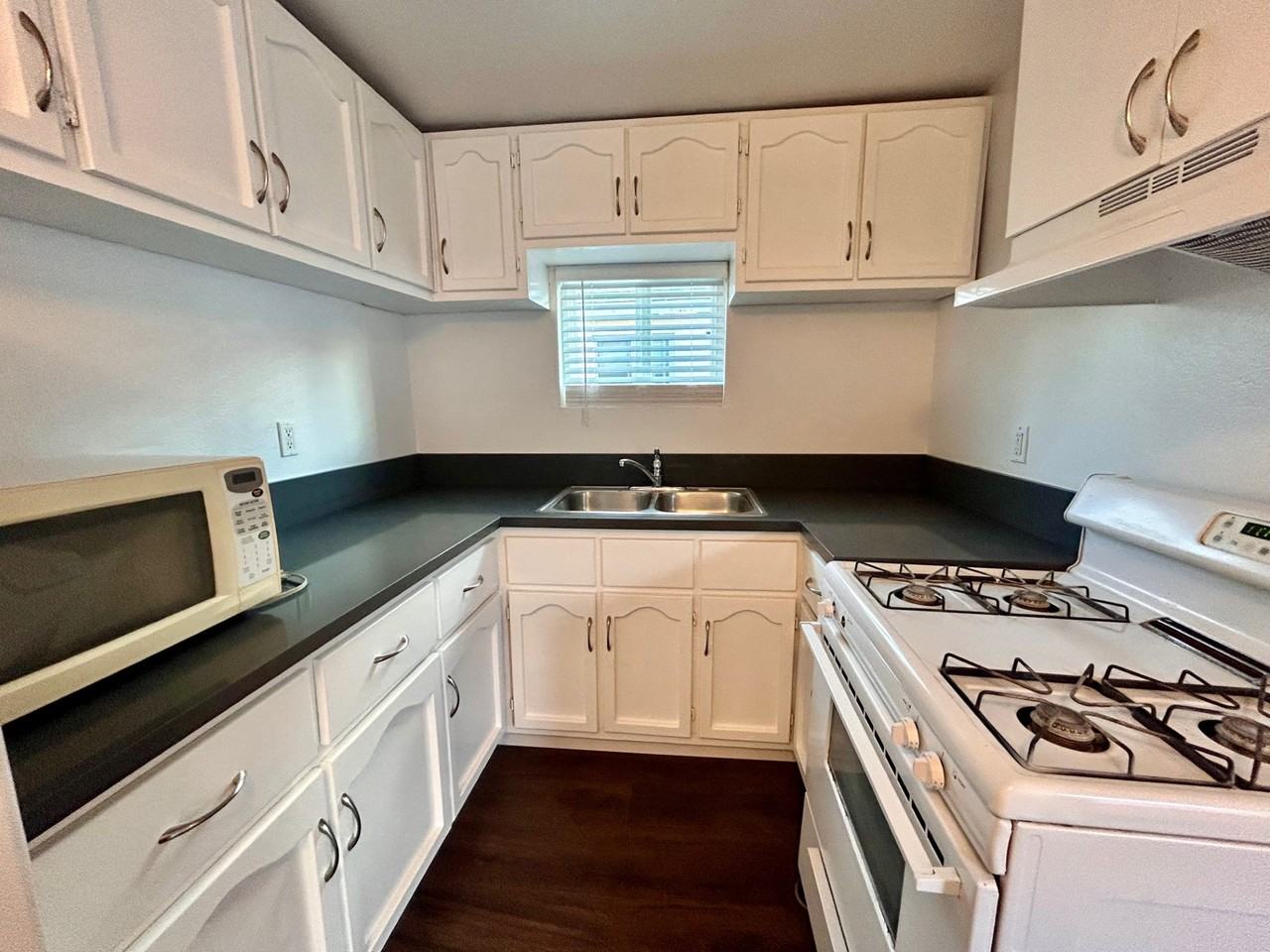 1427 Hoover Ave #1-2 - Photo 2 of 17