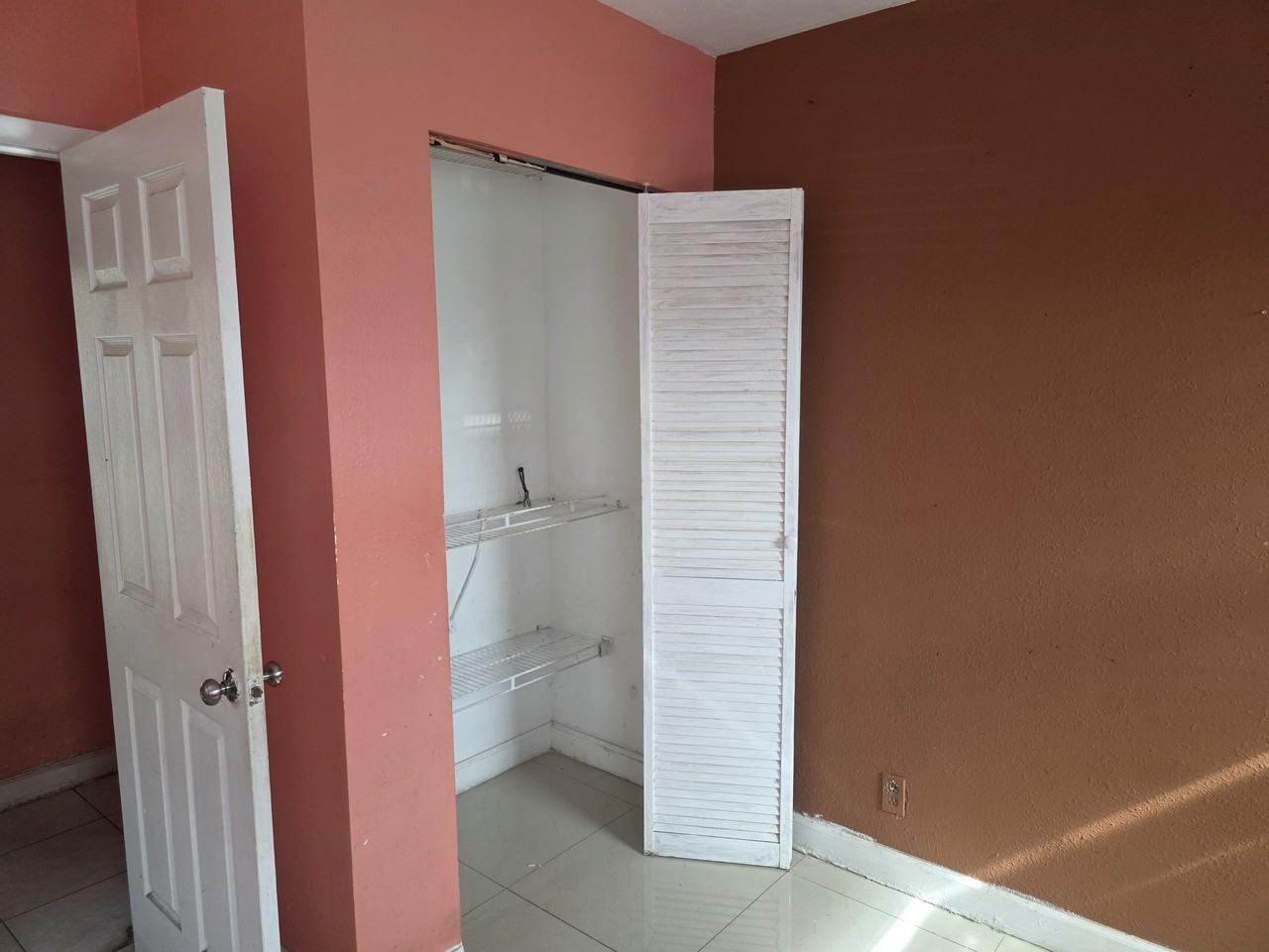 1543 Nw 10th Pl #NA - Photo 4 of 17