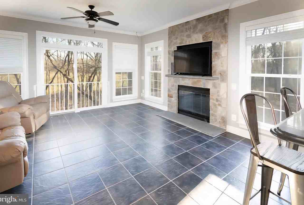 41539 Southpaw Pl #41539 - Photo 5 of 10