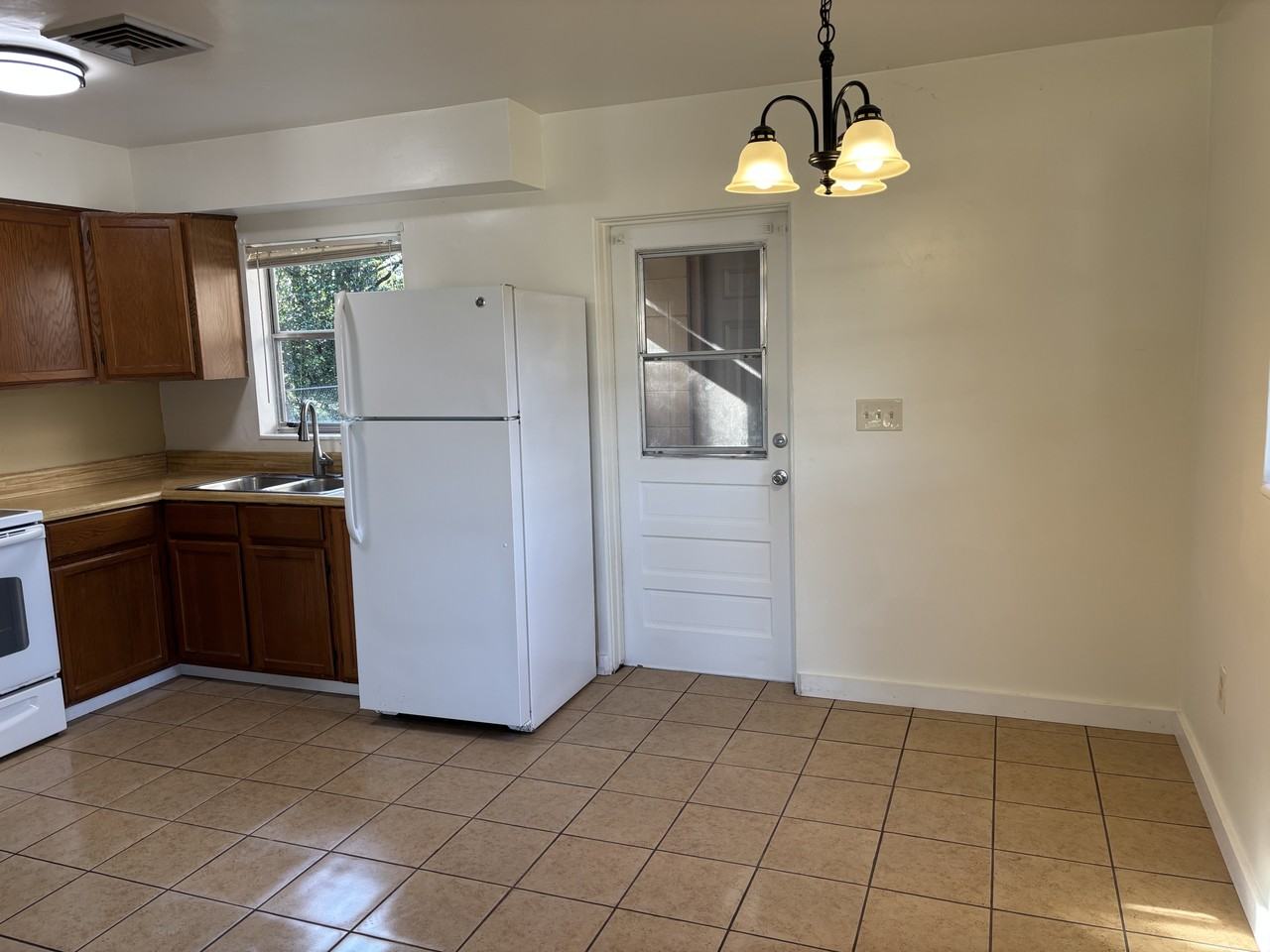 1207 Crestwood Dr #NA - Photo 4 of 10