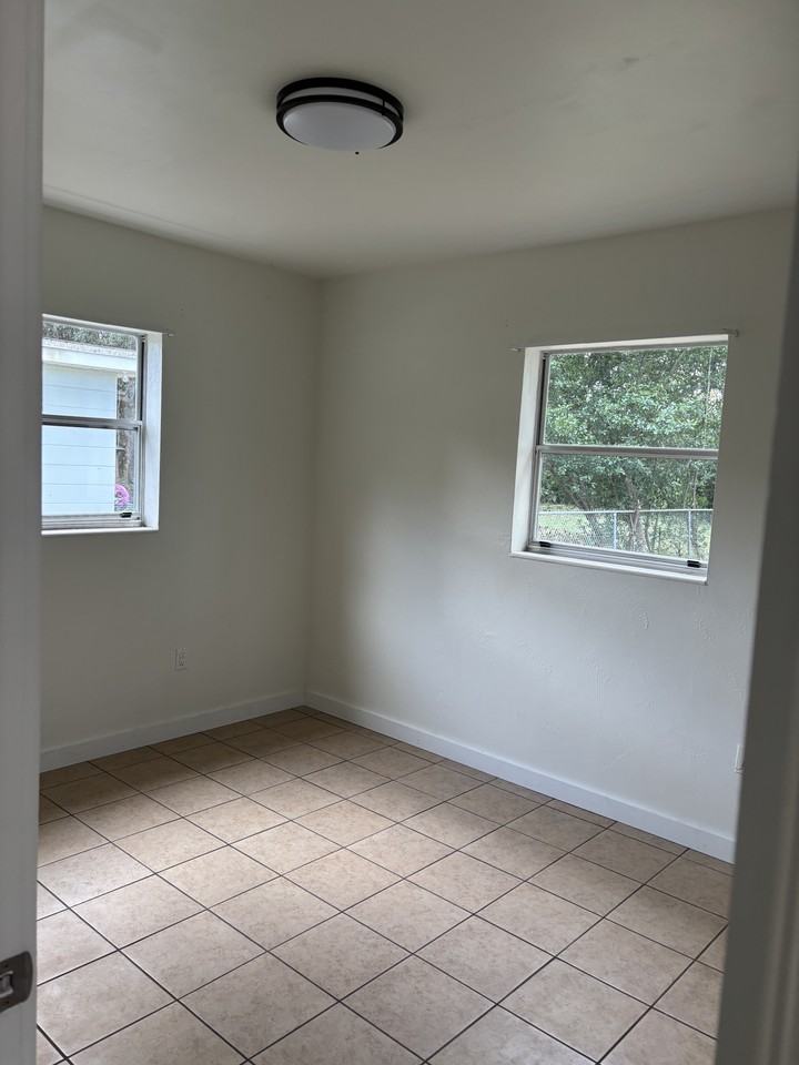 1207 Crestwood Dr #NA - Photo 5 of 10