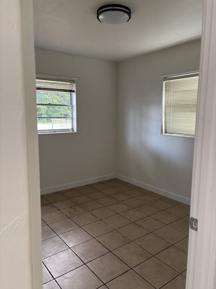 1207 Crestwood Dr #NA - Photo 7 of 10