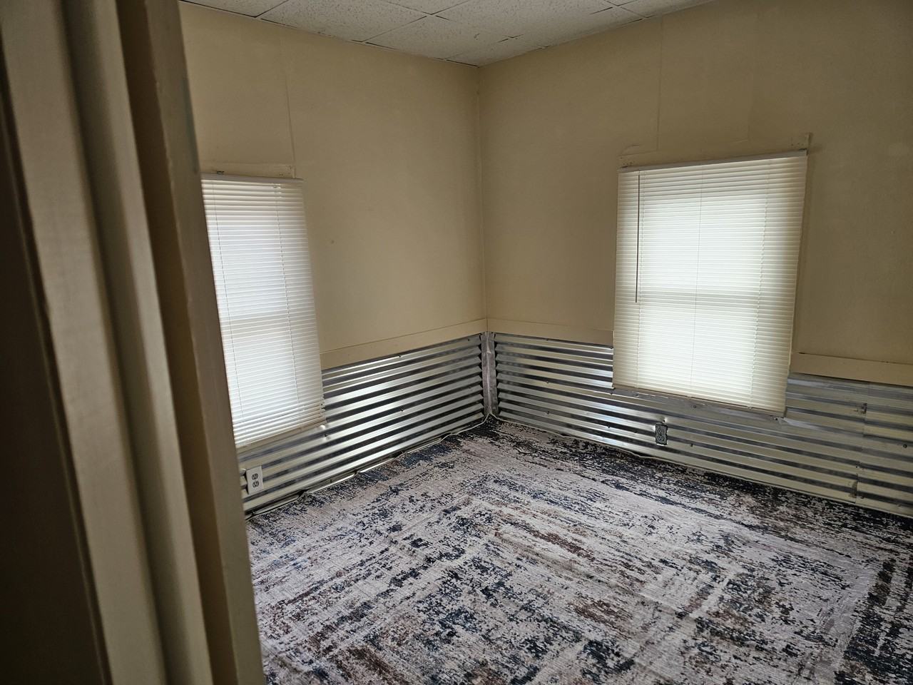 613 Poplar St - Photo 4 of 8