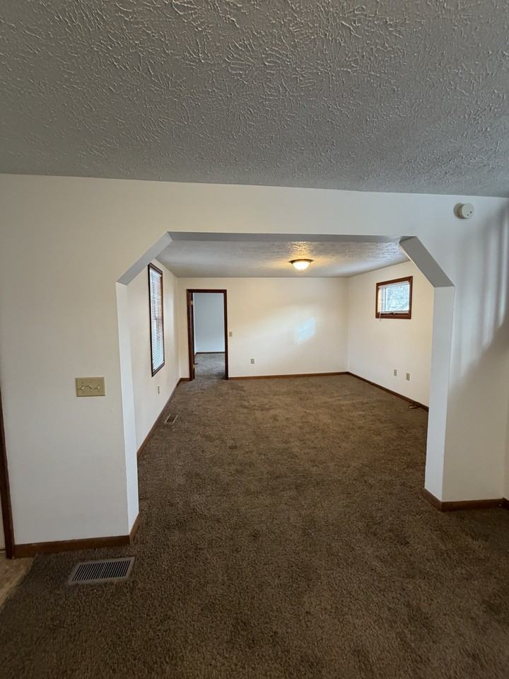 687 W Mill St #NA - Photo 2 of 5