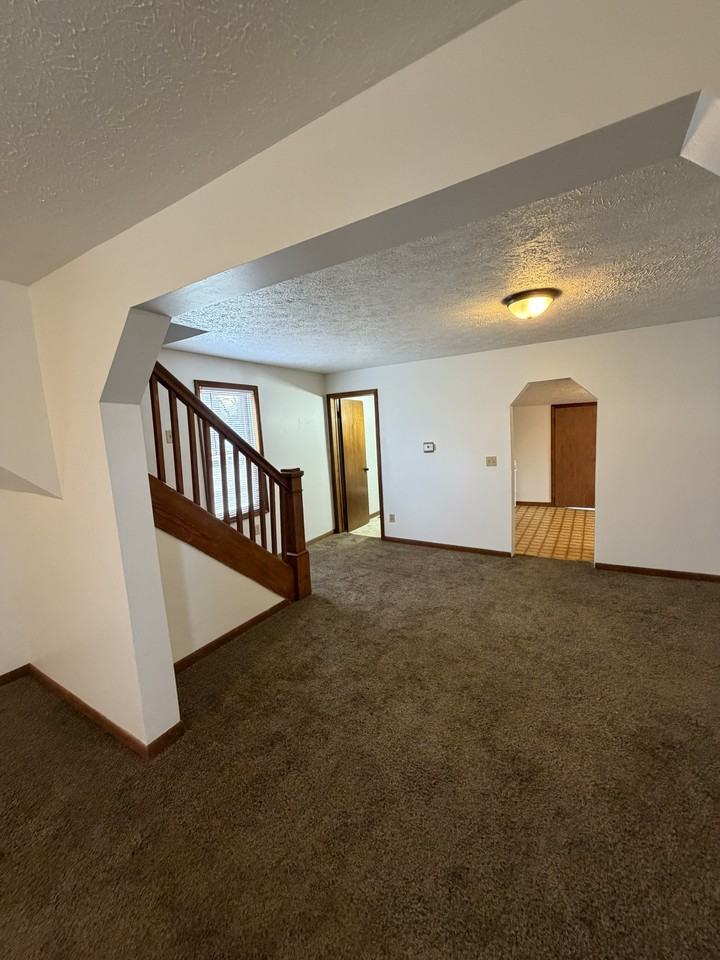 687 W Mill St #NA - Photo 3 of 5