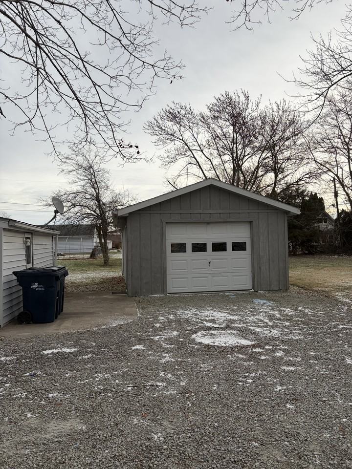 687 W Mill St #NA - Photo 4 of 5