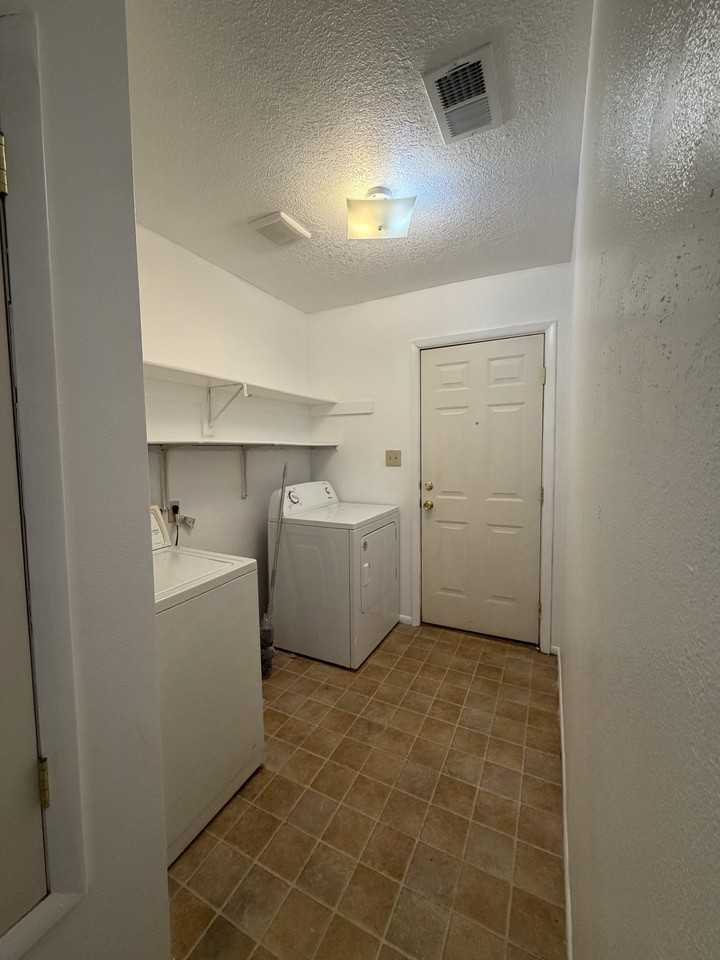 5020 San Luis Pl Nw #NA - Photo 2 of 5