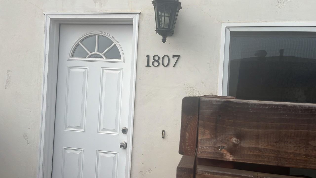 1807 Donax Ave #B - Photo 7 of 9