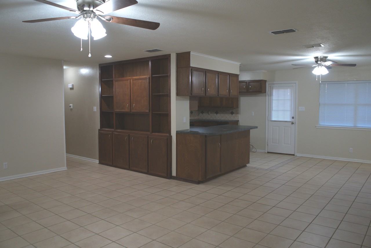 421 Brigadoon St #NA - Photo 3 of 19