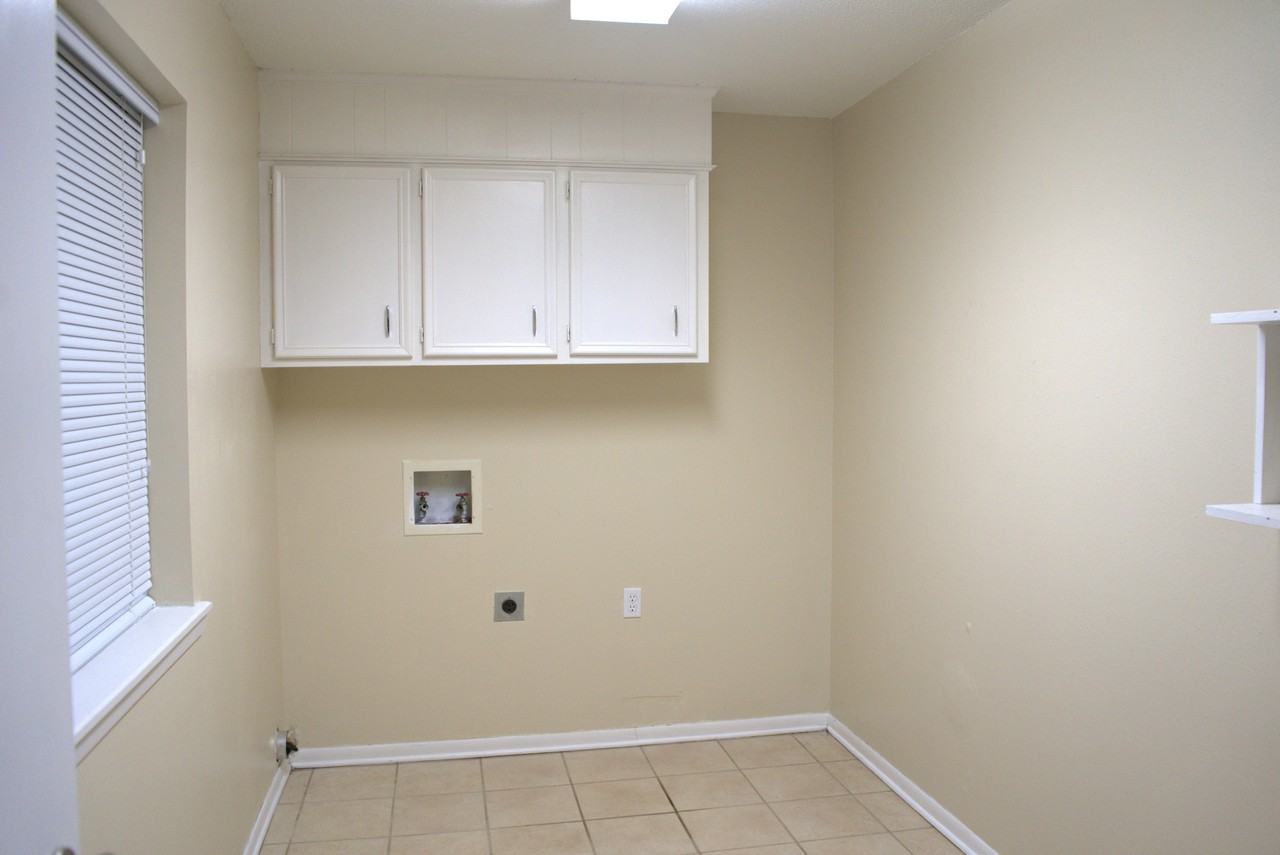 421 Brigadoon St #NA - Photo 6 of 19