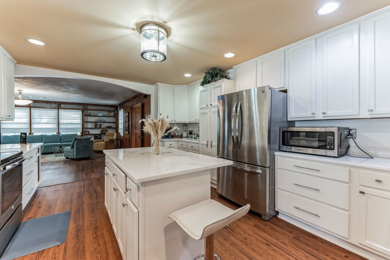 1857 E Holmes Rd #NA - Photo 2 of 13