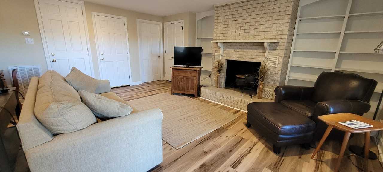 3001 Foxdown Ct #B - Photo 6 of 8