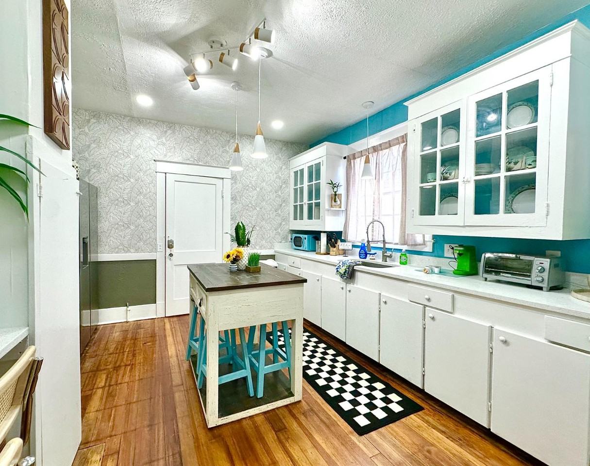 2151 Olive St - Photo 5 of 10