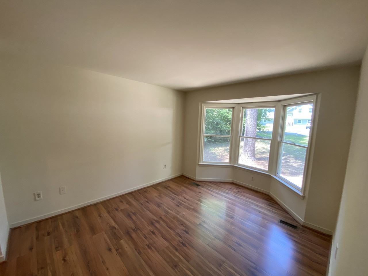 507 Montgomery Drive - Photo 4 of 27