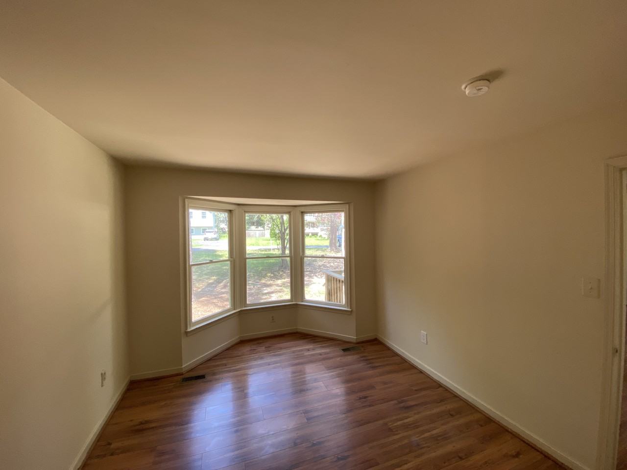 507 Montgomery Drive - Photo 5 of 27