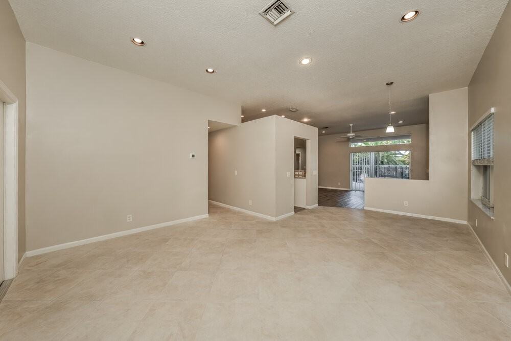 966 Bluewood Ter - Photo 6 of 16