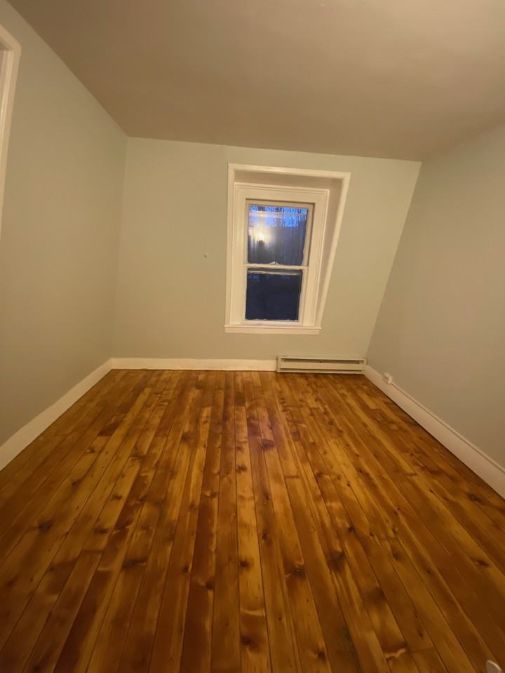 11 Fairview Ave #4 - Photo 5 of 7