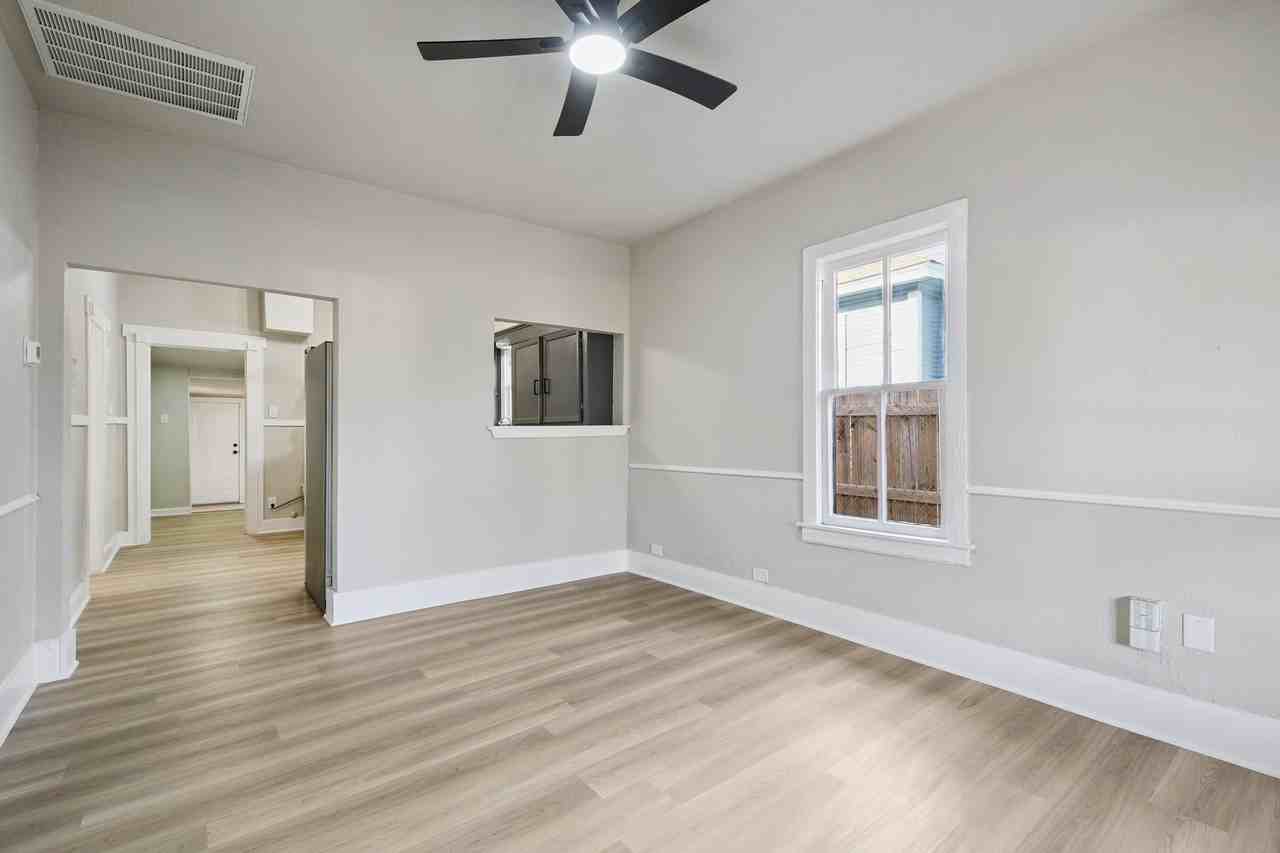 2332 E Houston St - Photo 3 of 12