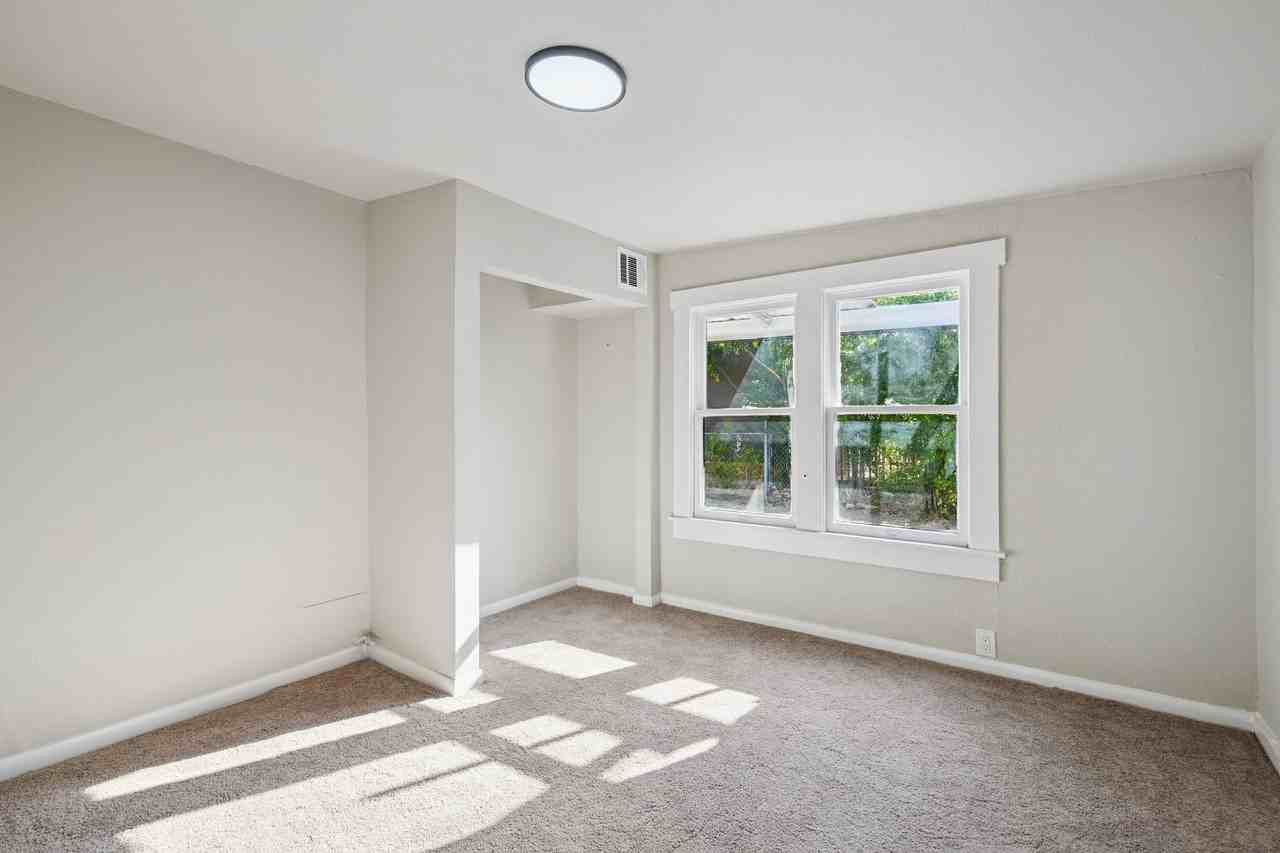 2332 E Houston St - Photo 5 of 12