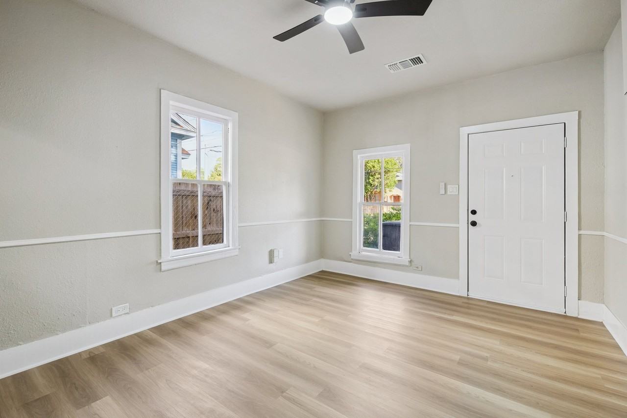 2332 E Houston St - Photo 6 of 12