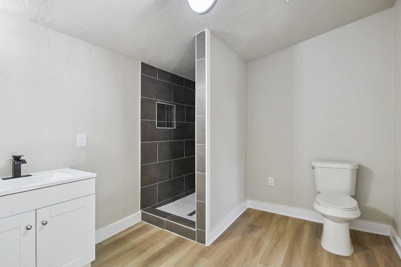 2332 E Houston St - Photo 7 of 12