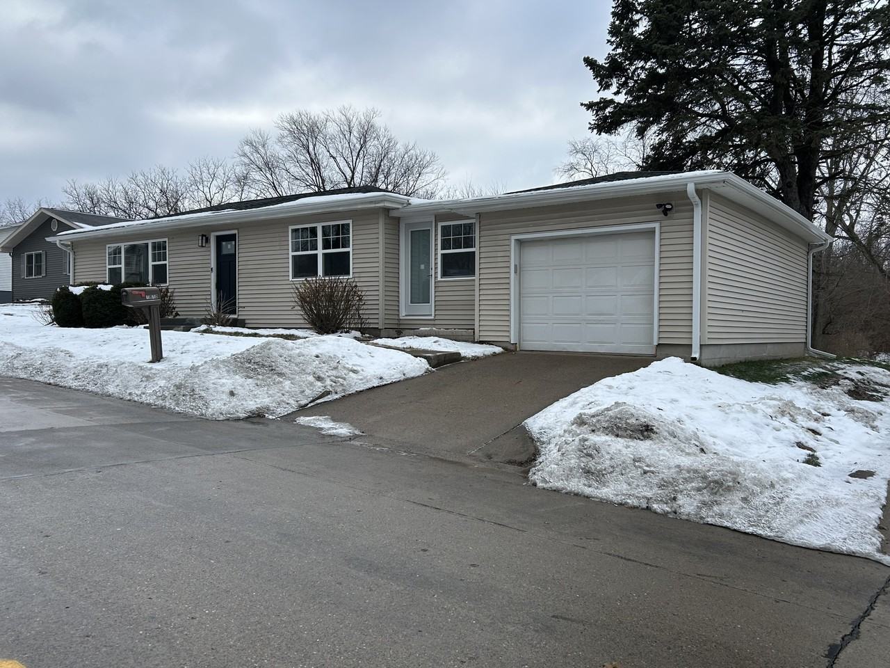 1810 Logan St - Photo 2 of 9