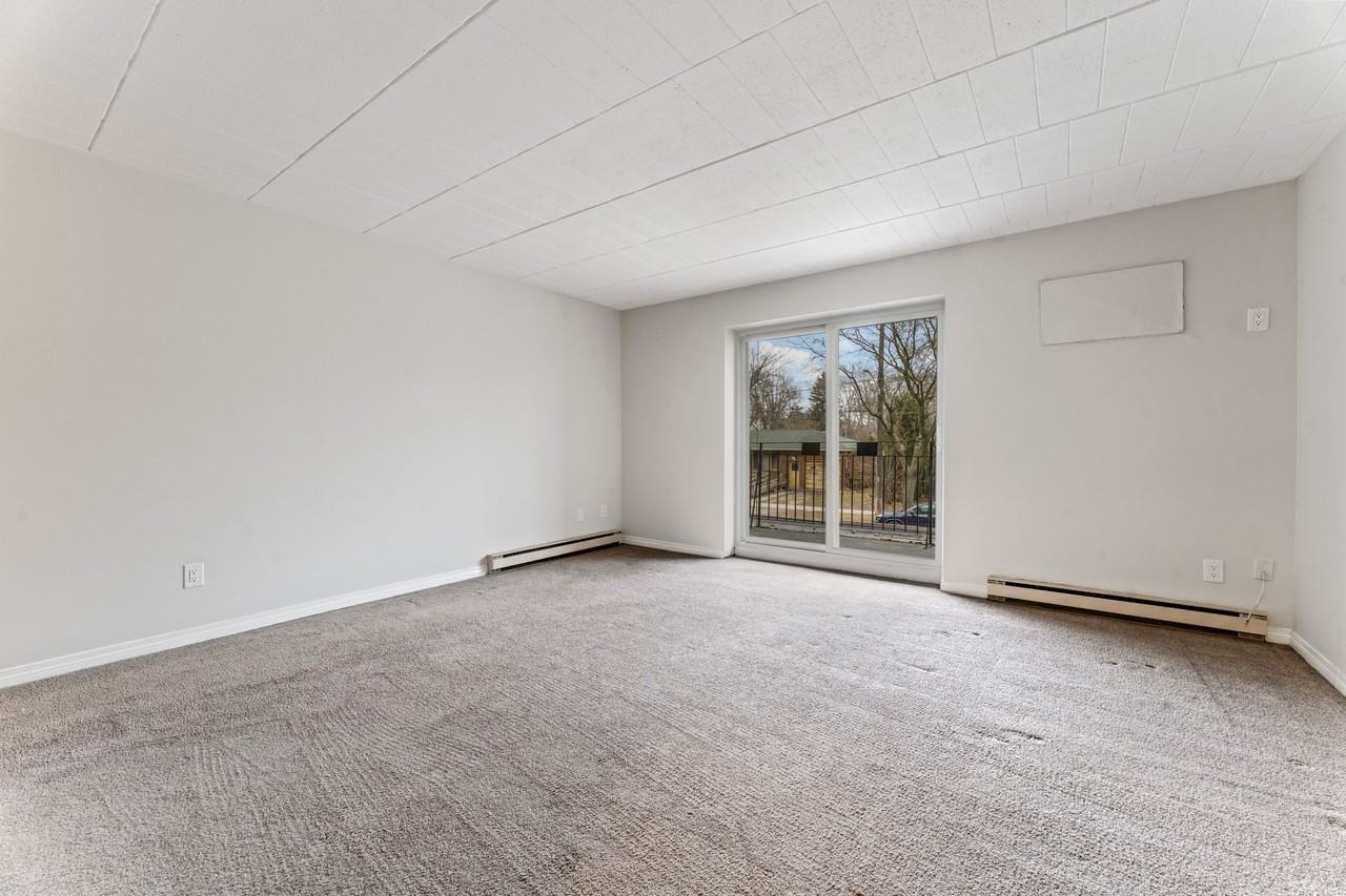 Sun Ray Manor Apartments - Photo 6 of 15