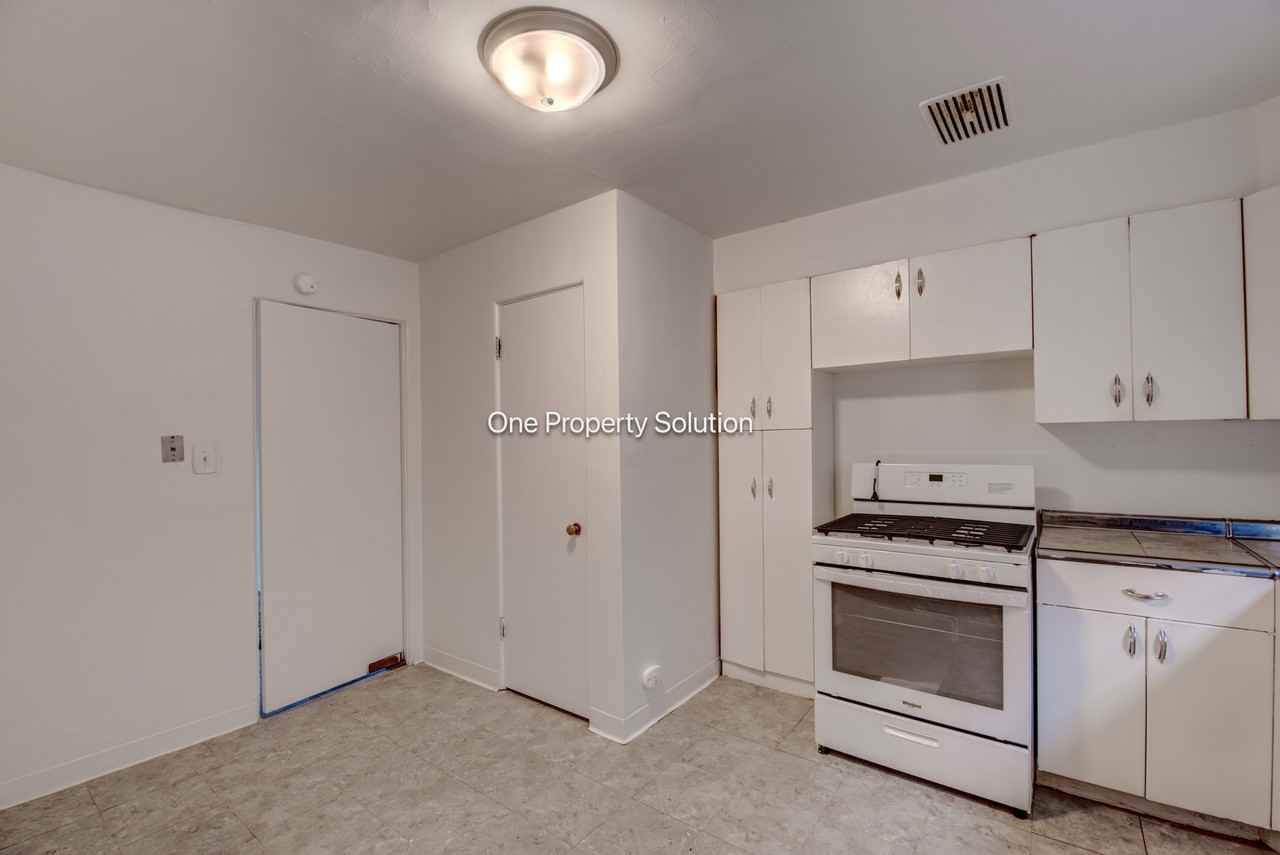 925 W 35th Ave #4 - Photo 3 of 20