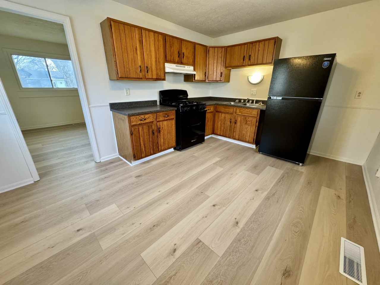 708 Maumee Dr #1 - Photo 3 of 7