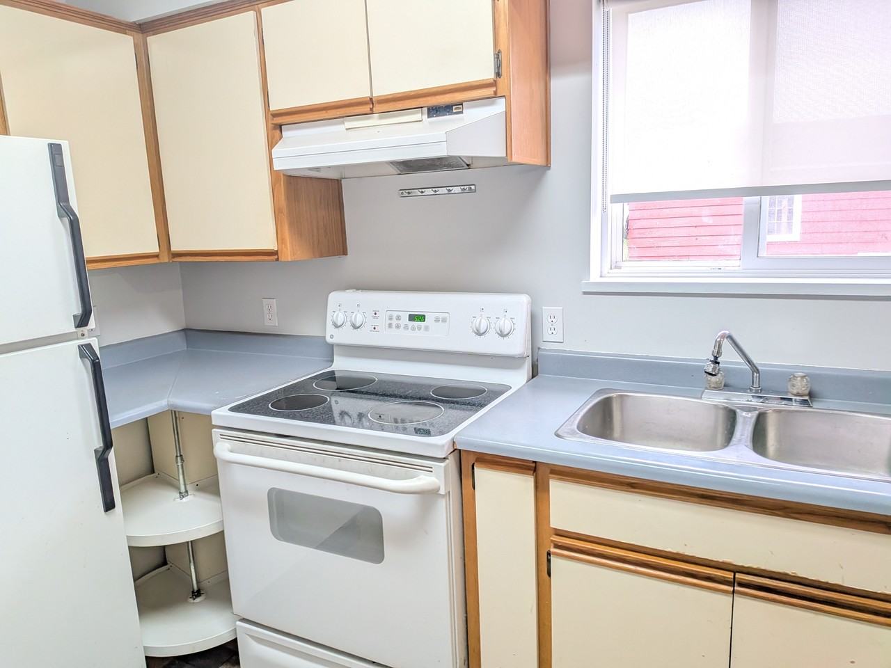 9235 Woodbine St #4 - Photo 3 of 11